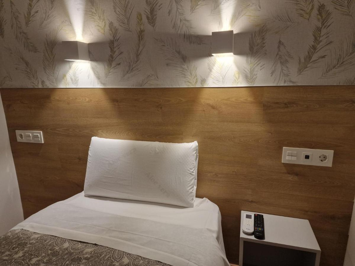 Hostal Esparteros Madrid Eksteriør bilde